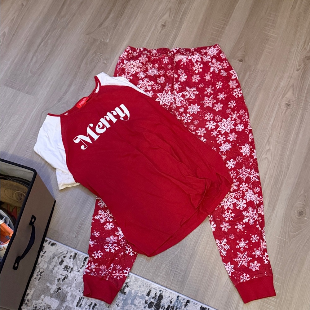 Family Pajamas Red & White 'Merry' Women's Pajama Set